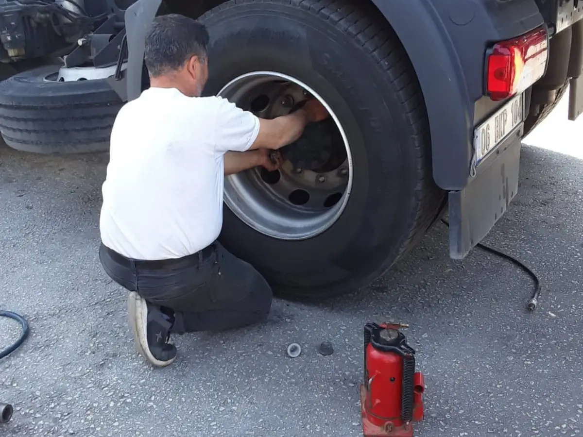 Sinanpaşa Oto Lastikçi